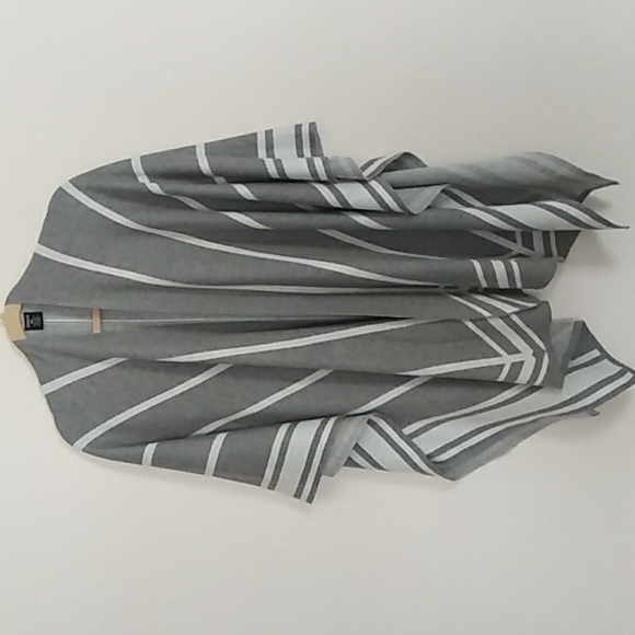 Dillards ALL Open Poncho Blanket Shawl One Size Gray White - Picture 1 of 4